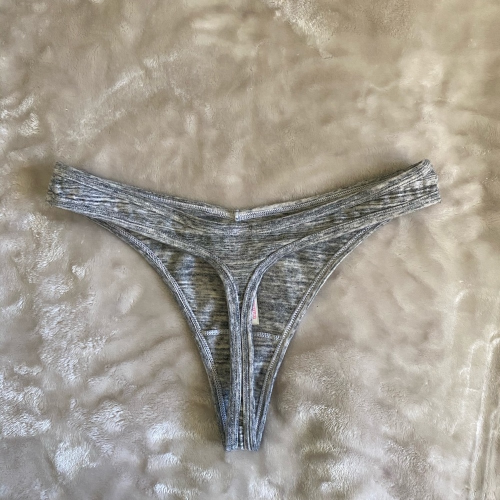 NEW VS PINK - Picture 2 of 3